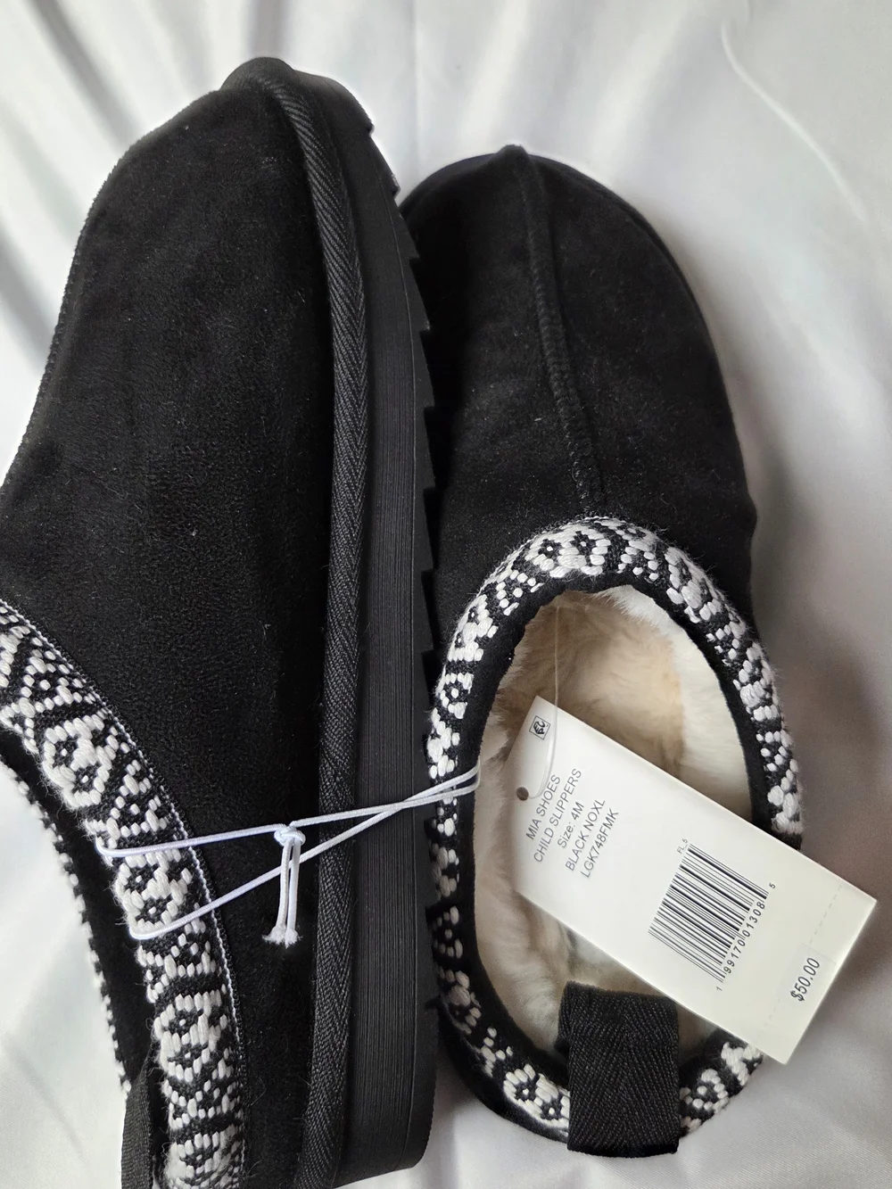 Mia Girl‎ Black Slippers Size 4